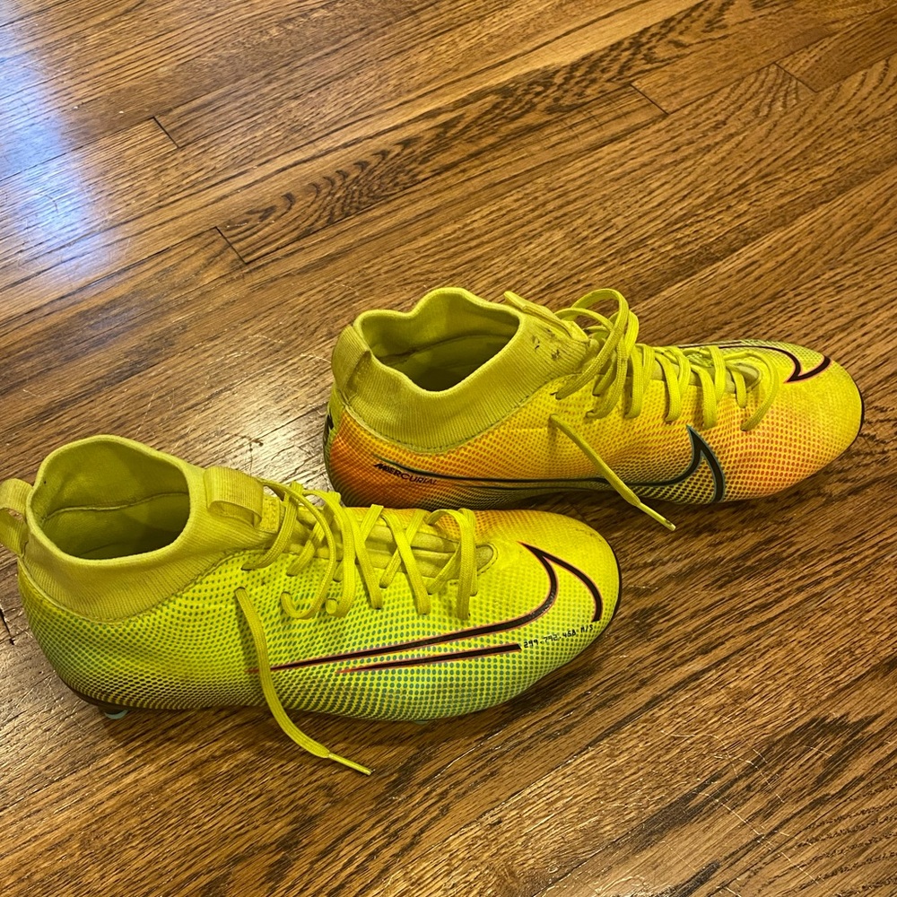 Youth Nike Soccer Cleats size 6Y